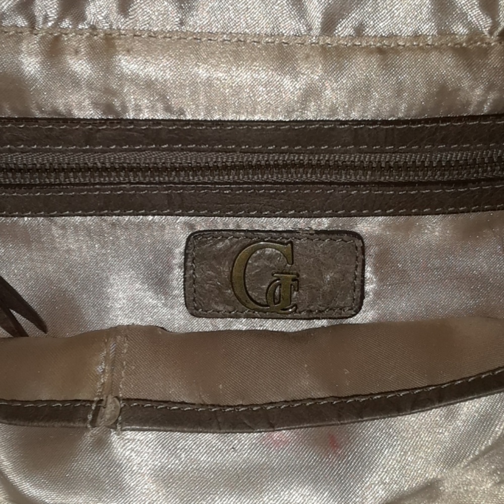 Guess - Picture 5 of 8